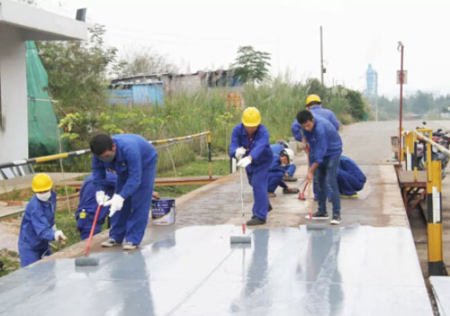 氯堿家園電儀分廠完成100噸地磅的調(diào)校及防腐工作